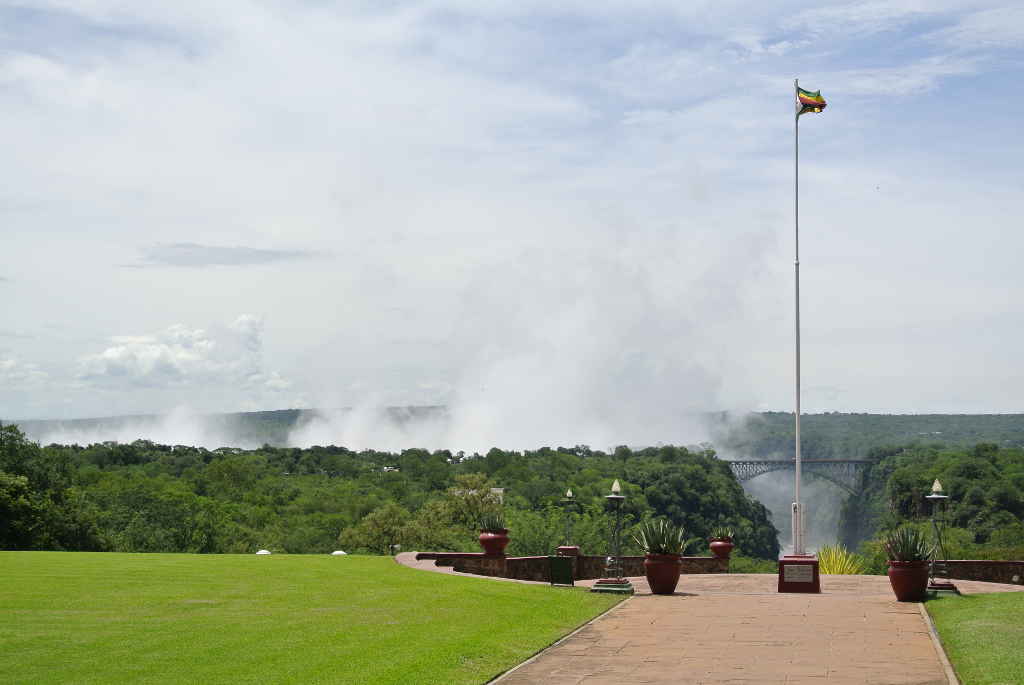 Blick vom Hotel auf die Victoria Falls