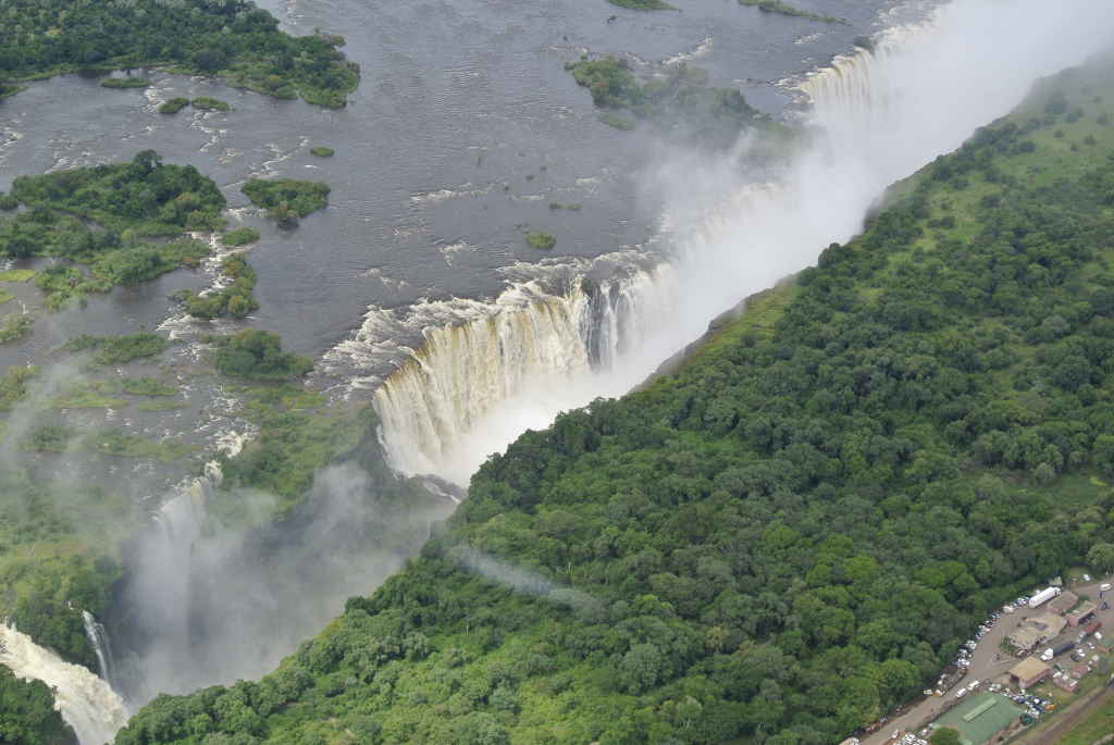 Breiter Wasserfall des Zambezi 