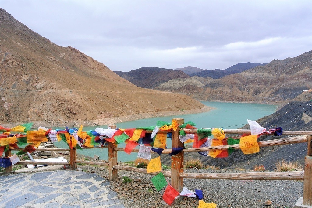 Blick auf den Yamdrok Tso See