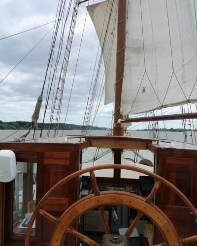 Segeltörn entlang der Elbe - Standort beim Skipper