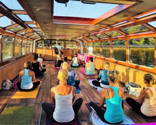 Yoga auf dem Alsterschiff