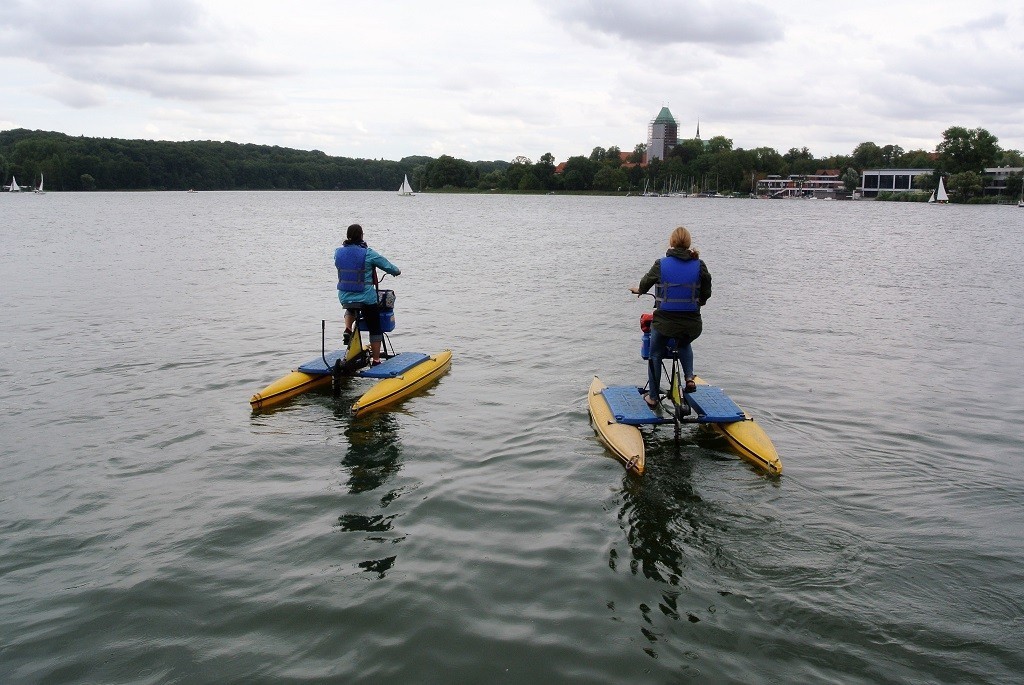 2 Mädels auf dem Hydrobike