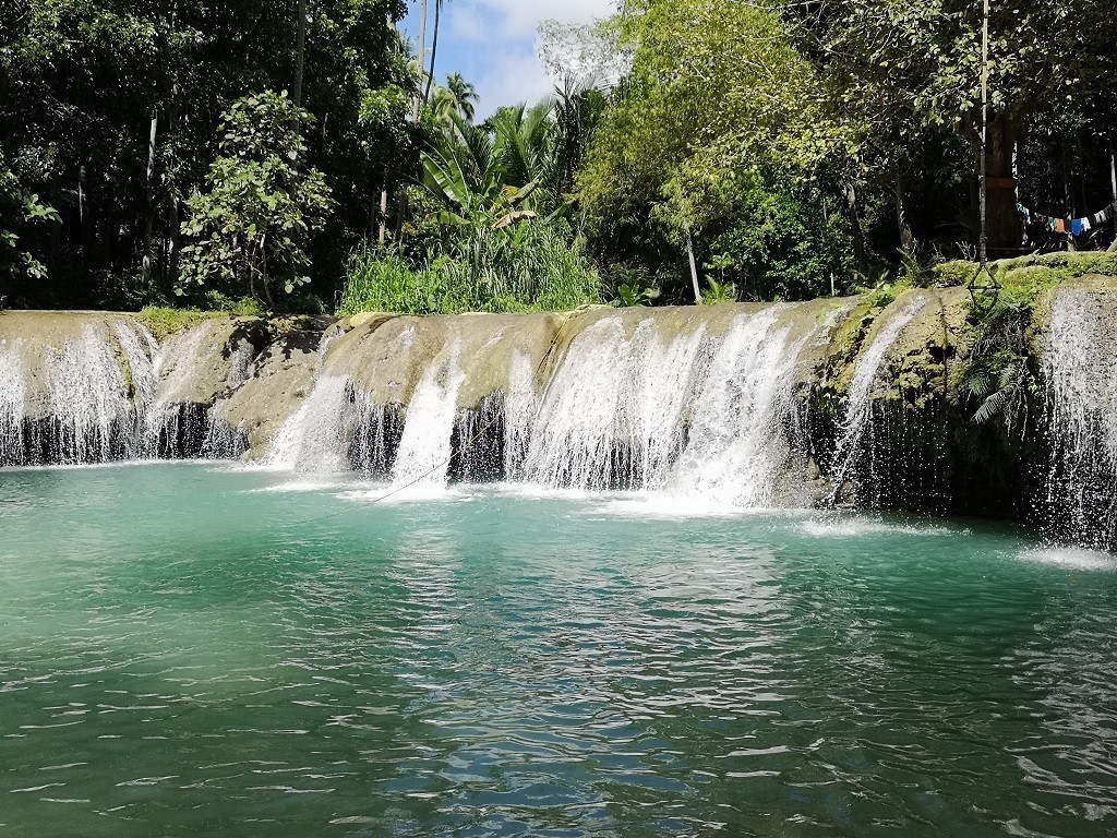 Baden im See vom Wasserfall