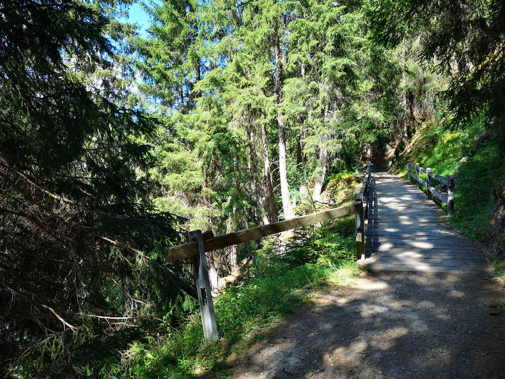 Mineralwasserweg in Scuol Mineralwasserweg in Scuol