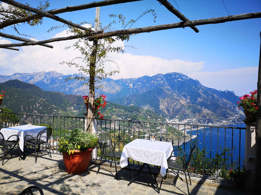 Villa Amore mit Blick auf die Amalfiküste