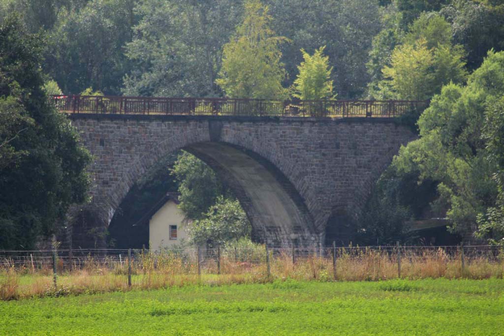 Imposante Aussichten auf dem Ahr-Radweg ©Das fliegende Klassenzimmer