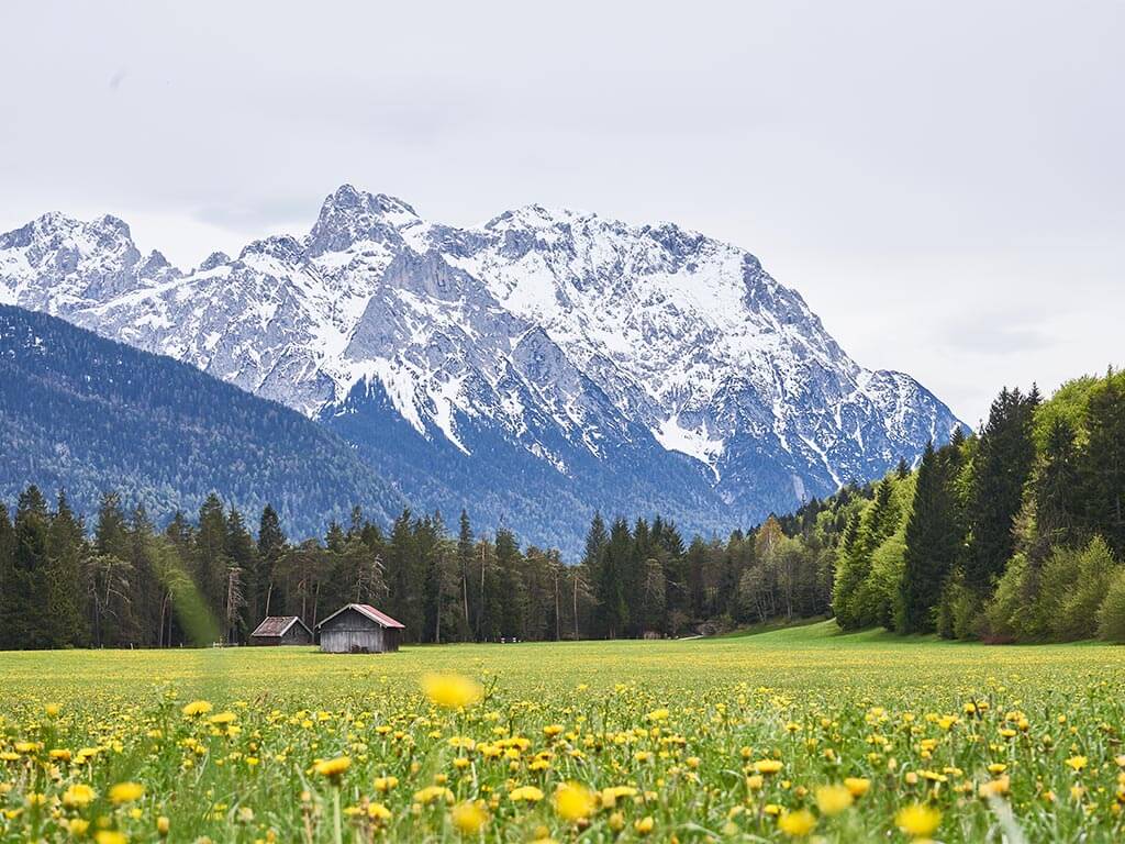 Bergpanorama auf einer Radtour von Garmisch nach Kochel ©Abenteuerzeilen