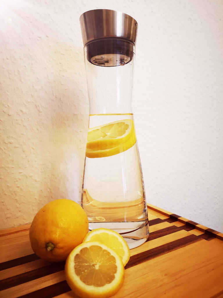 Gesunde Ernährung mit Zitronenwasser