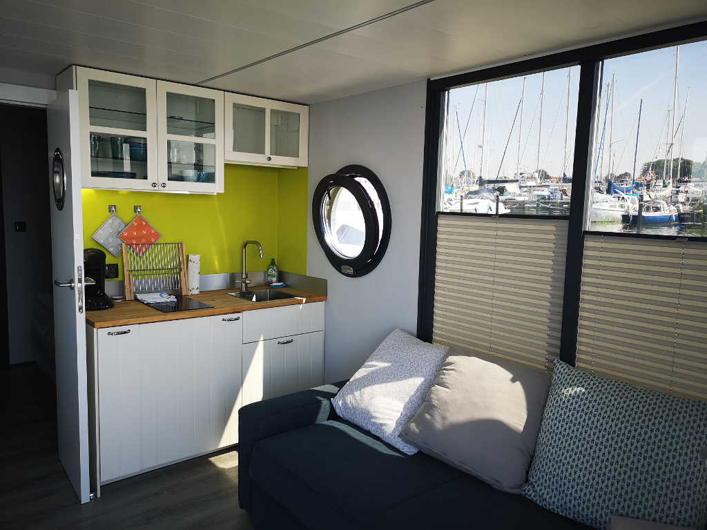 Hausboot Koch- und Wohnzimmer