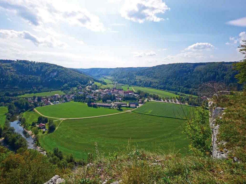 Beuron Jakobsweg - Aussicht auf das Kloster Beuron ©tourstory