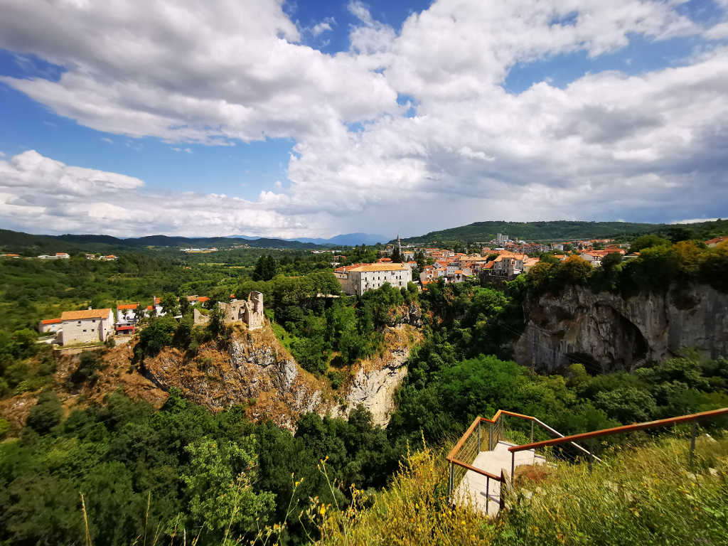 Schlucht und Burg von Pazin 