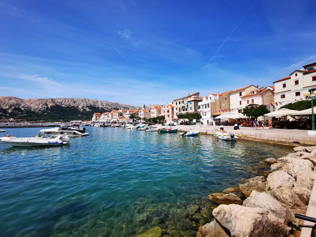 Promenade in Baska