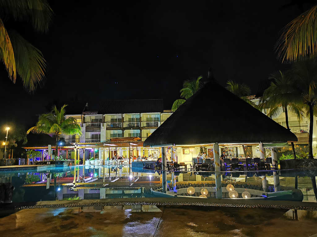 Unterkünfte Mauritius Hoteltipps Laguna Beach Spa und Wellness Ostküste am Abend