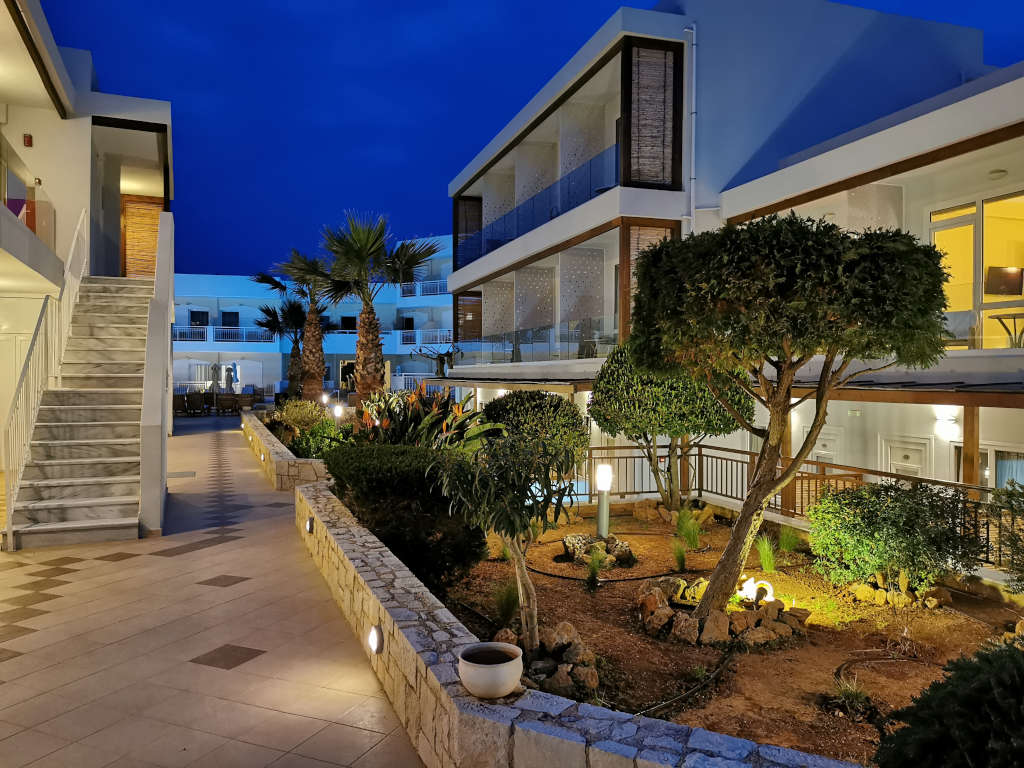 Hotelanlage am Abend Hotelanlage am Abend