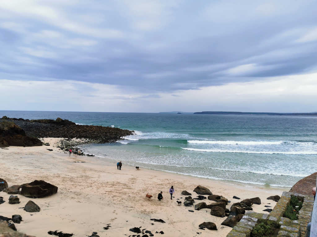 St. Ives liegt direkt am Meer