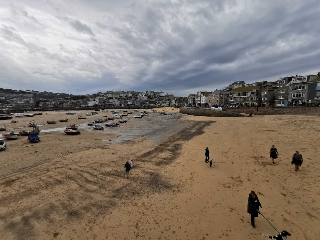 Ebbe in der Bucht von St. Ives