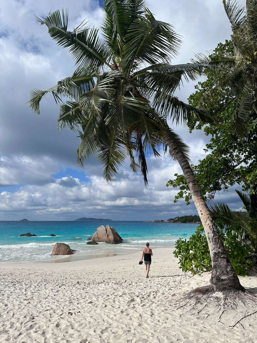 Strand Anse Lazio auf einer Insel-Rundfahrt