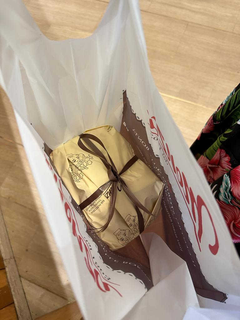 Frühstück to go im Café - nicht hinterfragen Frühstück to go im Café - nicht hinterfragen