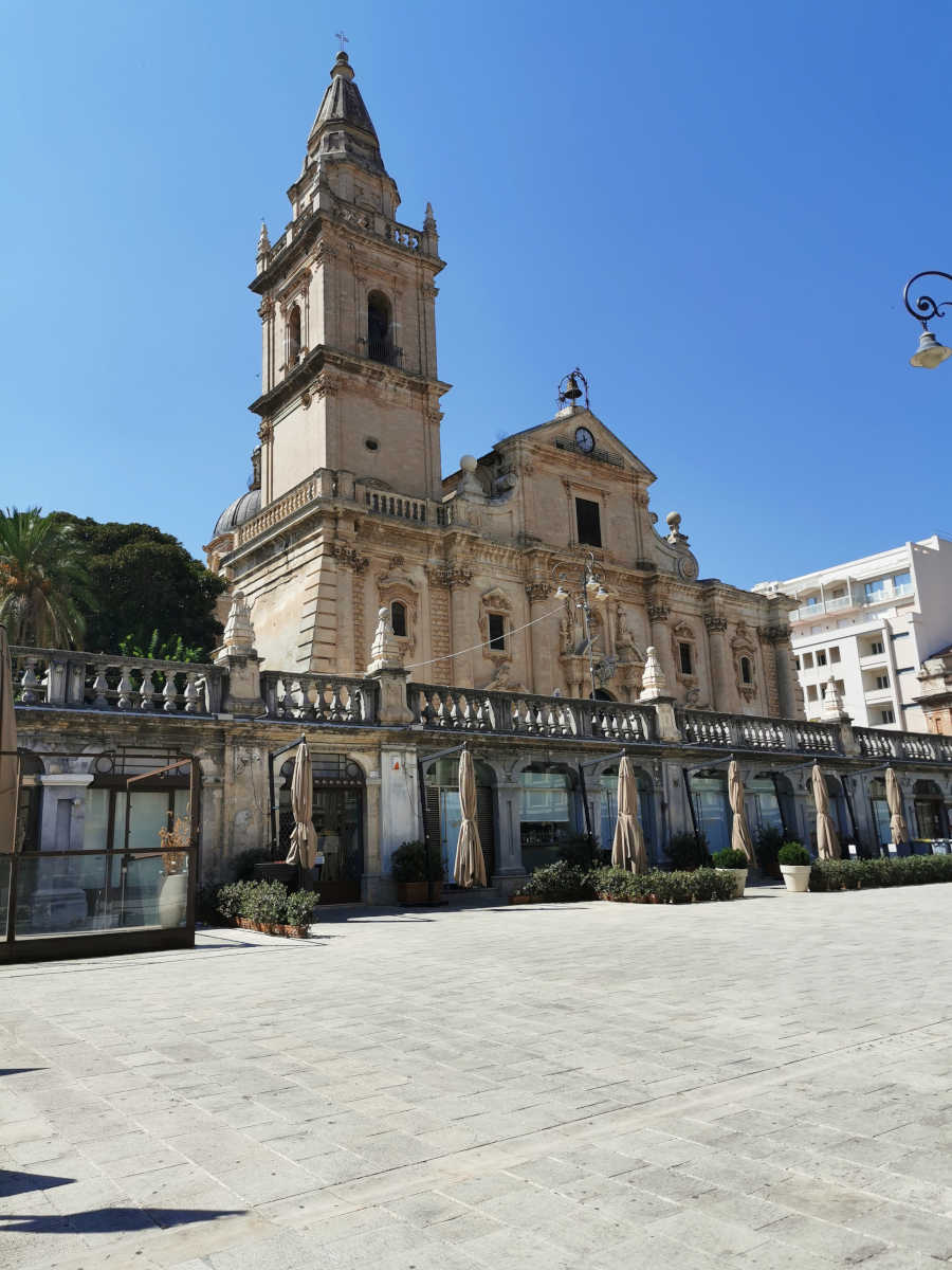 Kathedrale direkt vor dem Hotel