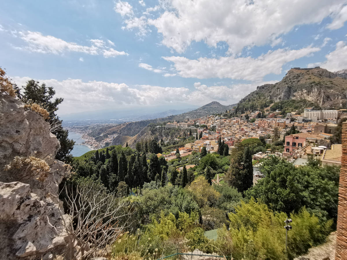 Taormina bietet viele traumhafte Ausblicke Taormina bietet viele traumhafte Ausblicke