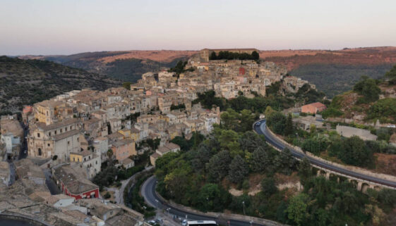 Sizilien Reisetipps: Ausblick auf die Unterstadt von Ragusa