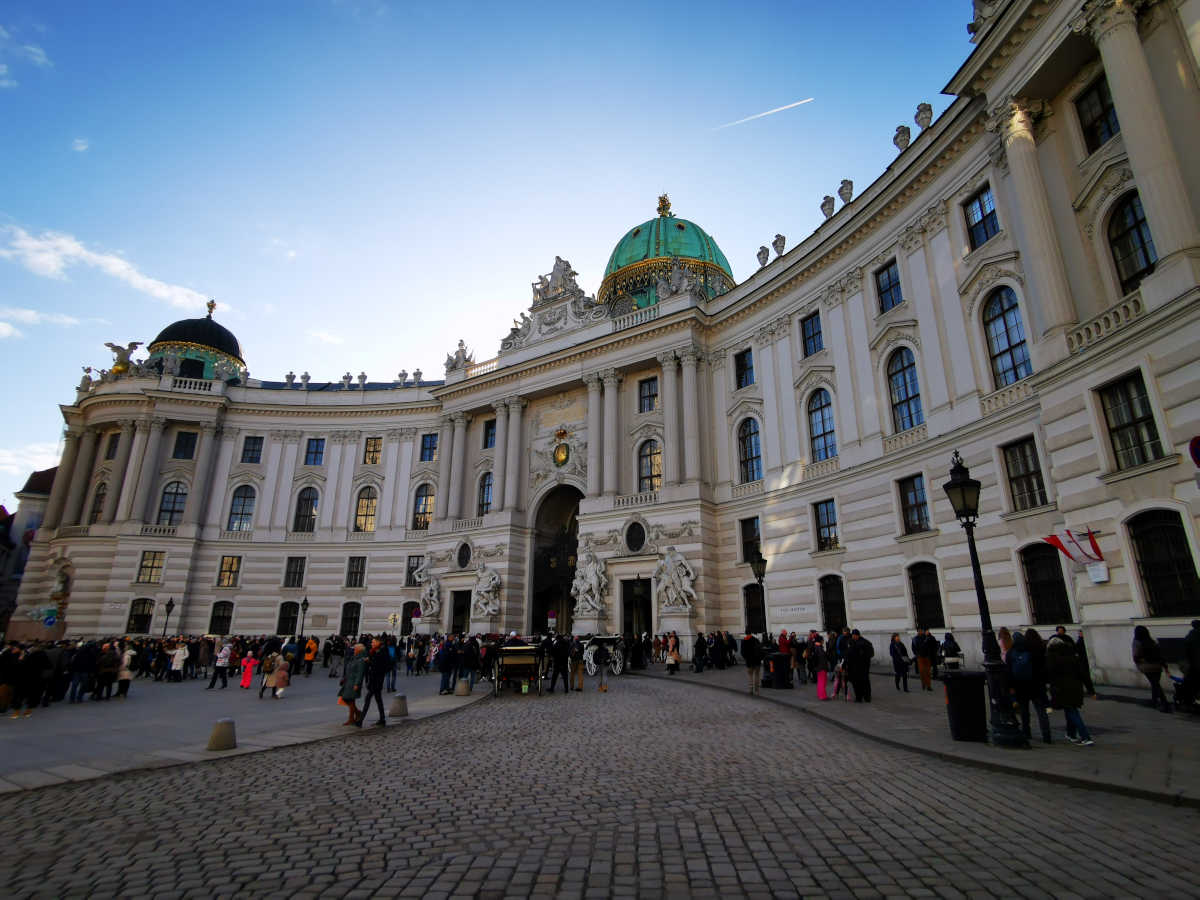 Hofburg auf einen Spaziergang entdecken