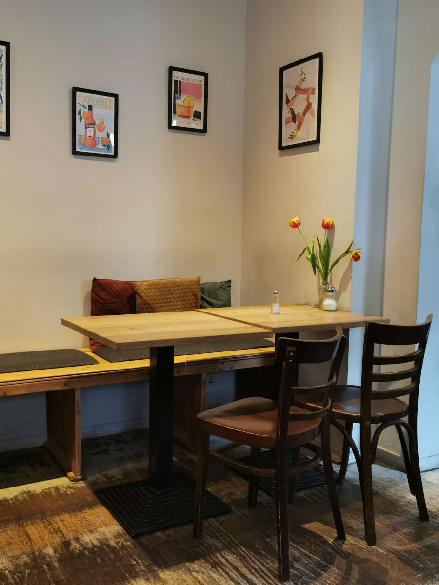 Bitte Platz nehmen im Café Kostbar 