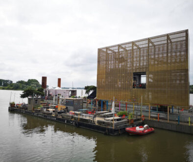 Entenwerder 1 geht der Riverbus ins Wasser